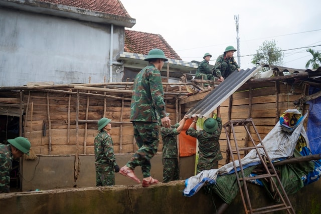 Bộ Xây dựng yêu cầu triển khai quyết liệt Chiến dịch Quang Trung, nêu hạn sửa nhà/tái định cư- Ảnh 2.