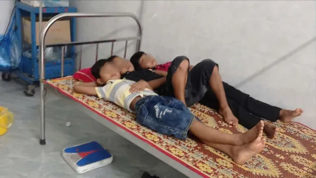 Vụ 40 học sinh trường dân tộc bán trú nhập viện: Nhà trường bị phạt gần 200 triệu đồng- Ảnh 1. Vụ 40 học sinh trường dân tộc bán trú nhập viện: Nhà trường bị phạt gần 200 triệu đồng- Ảnh 1.