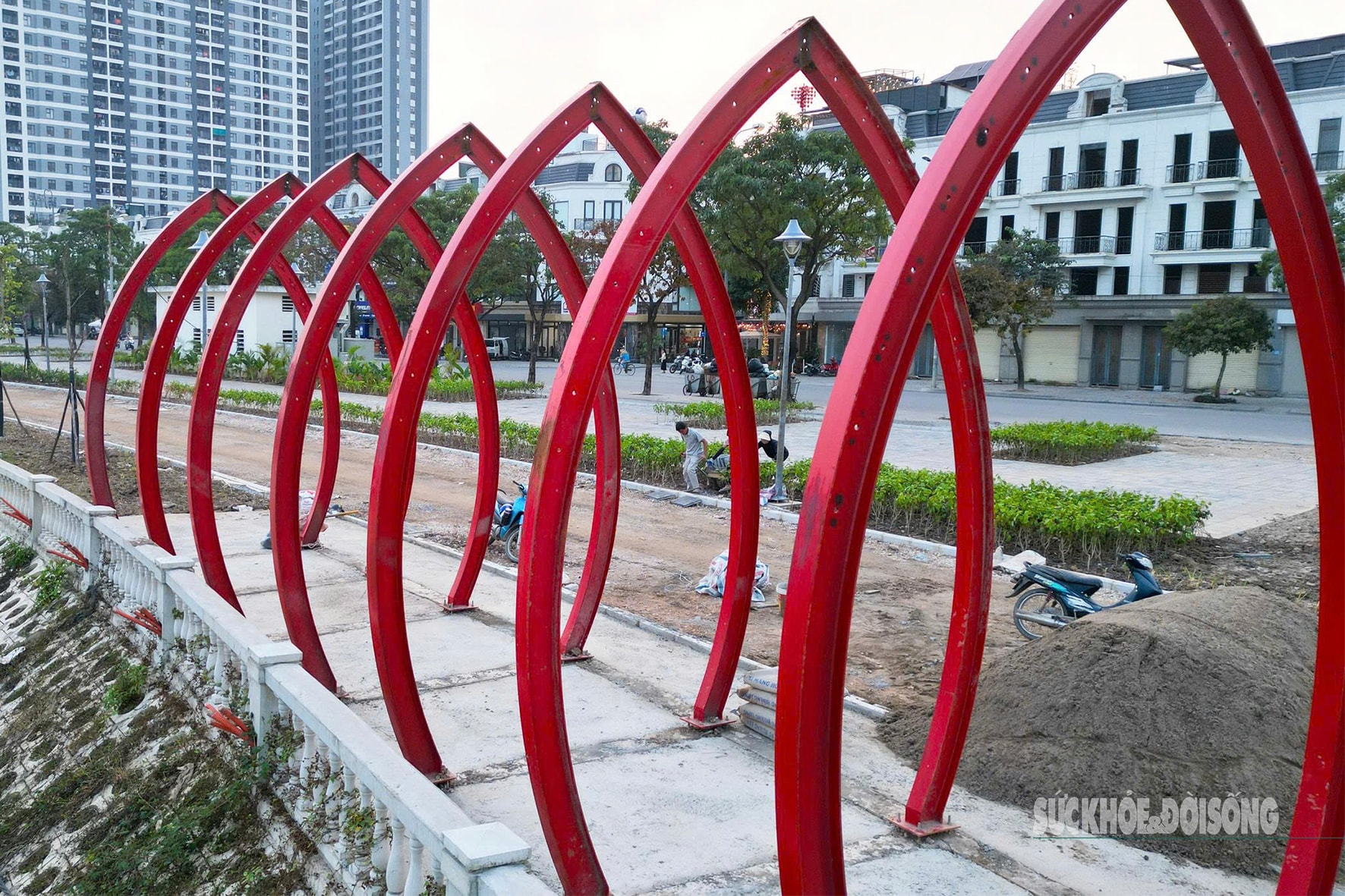 Lộ diện cổng hoa sen 5 cánh tại Công viên Gia Lâm- Ảnh 9.