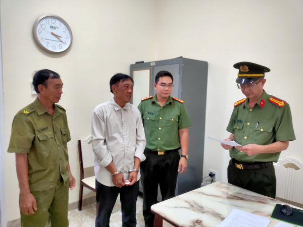 Tổ chức cho người khác xuất cảnh trái phép, 2 đối tượng bị bắt giam- Ảnh 2. Tổ chức cho người khác xuất cảnh trái phép, 2 đối tượng bị bắt giam- Ảnh 2.