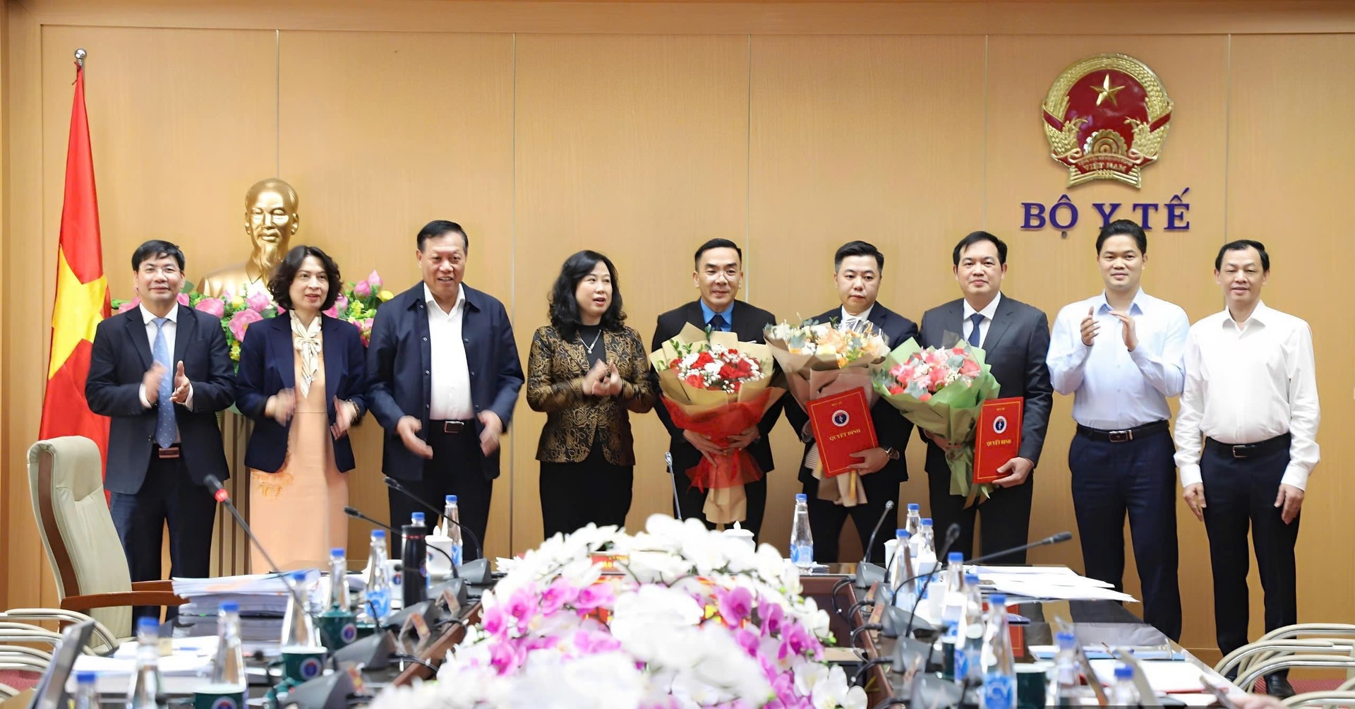 Bộ Y tế công bố quyết định điều động, bổ nhiệm, bổ nhiệm lại lãnh đạo một số đơn vị- Ảnh 4.