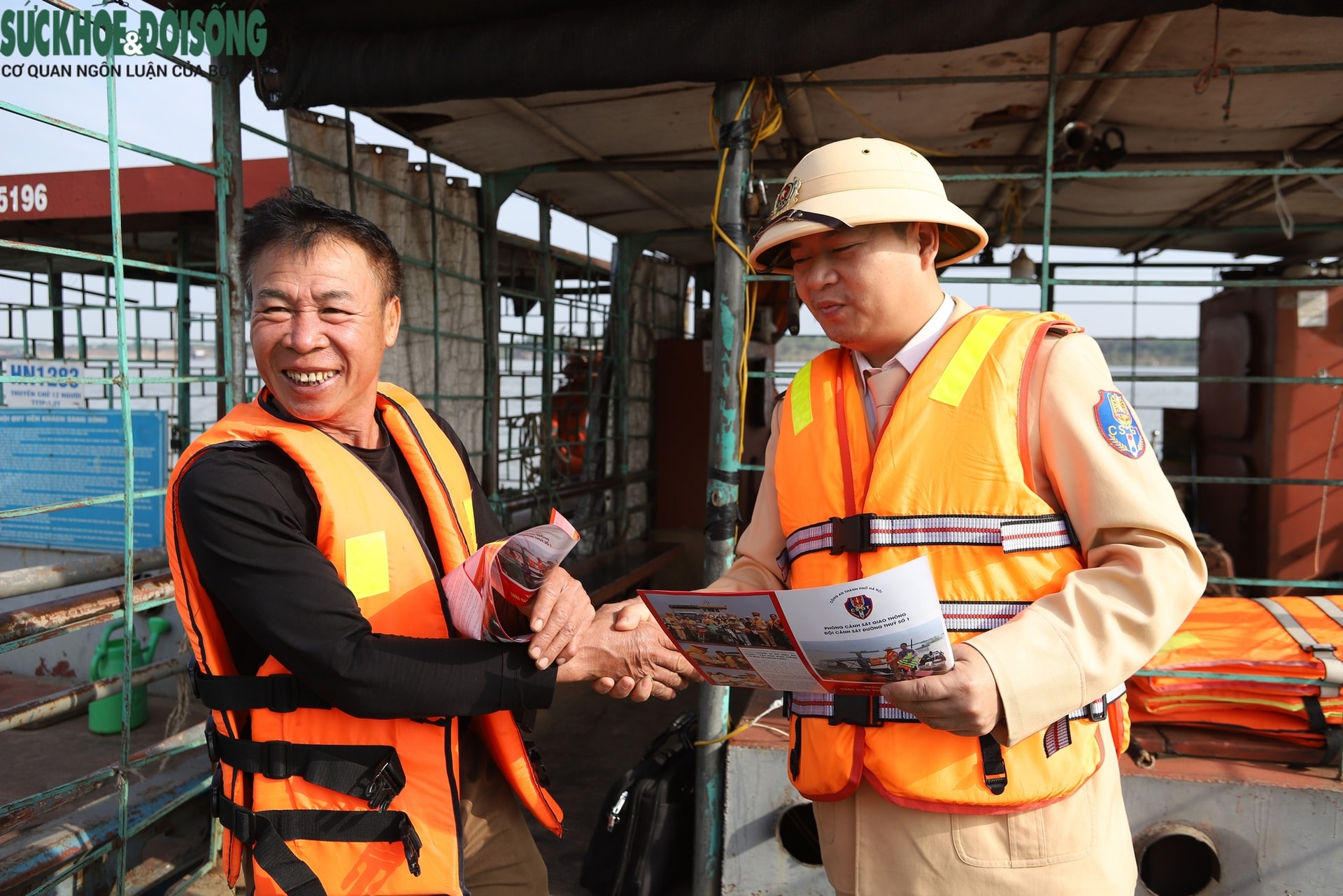 Cuối năm đi sông, Cảnh sát đường thủy Hà Nội khuyến cáo điều gì?- Ảnh 4.