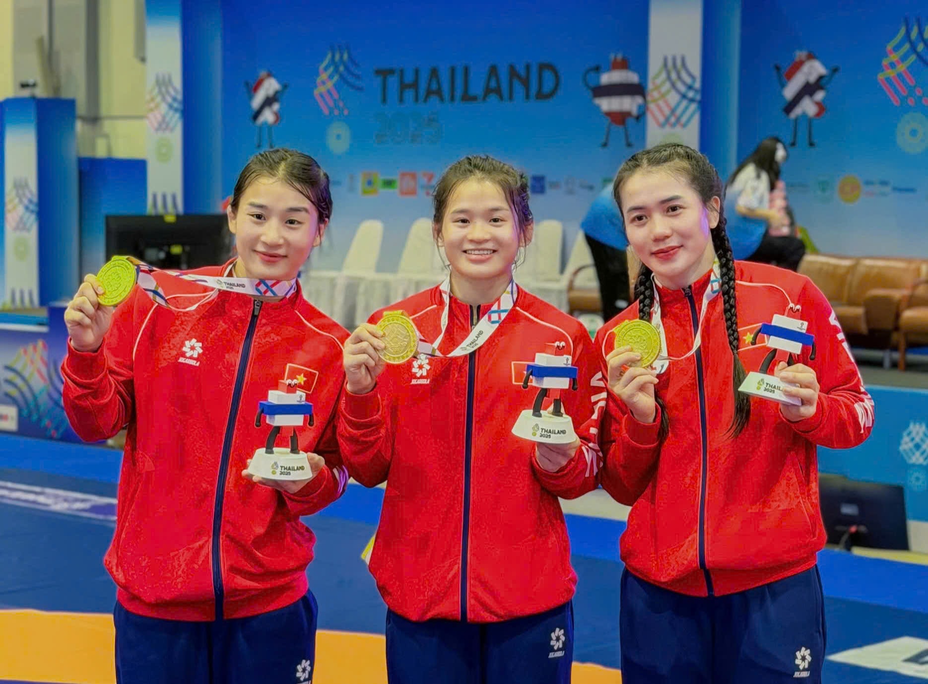 Kỳ tích 3 chị em ruột ở Huế cùng giành Huy chương Vàng SEA Games 33- Ảnh 1. Kỳ tích 3 chị em ruột ở Huế cùng giành Huy chương Vàng SEA Games 33- Ảnh 1.