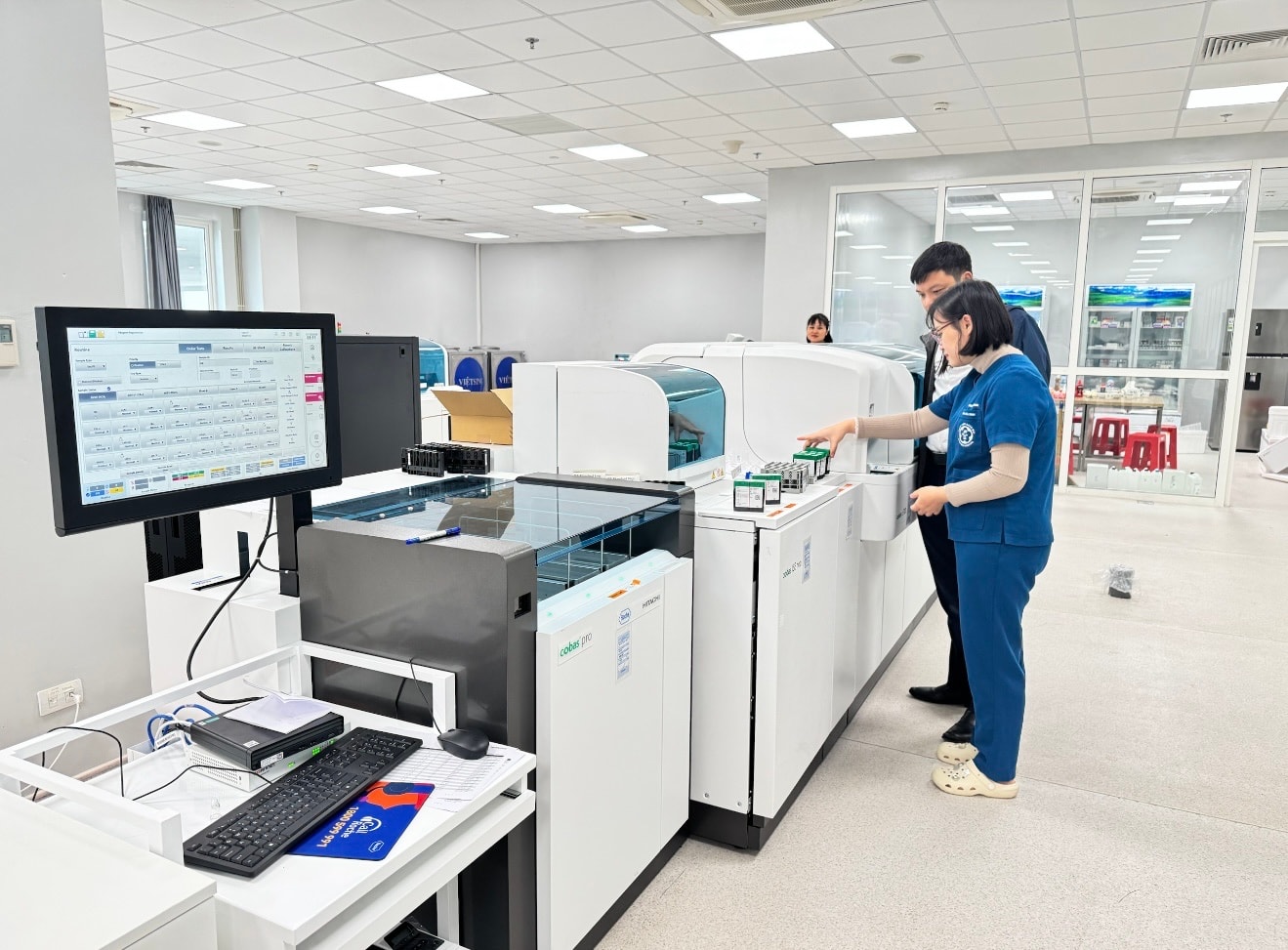 Đến Ninh Bình khám bác sĩ Bạch Mai, Việt Đức (P2): Nhân lực chất lượng cao- Ảnh 3.