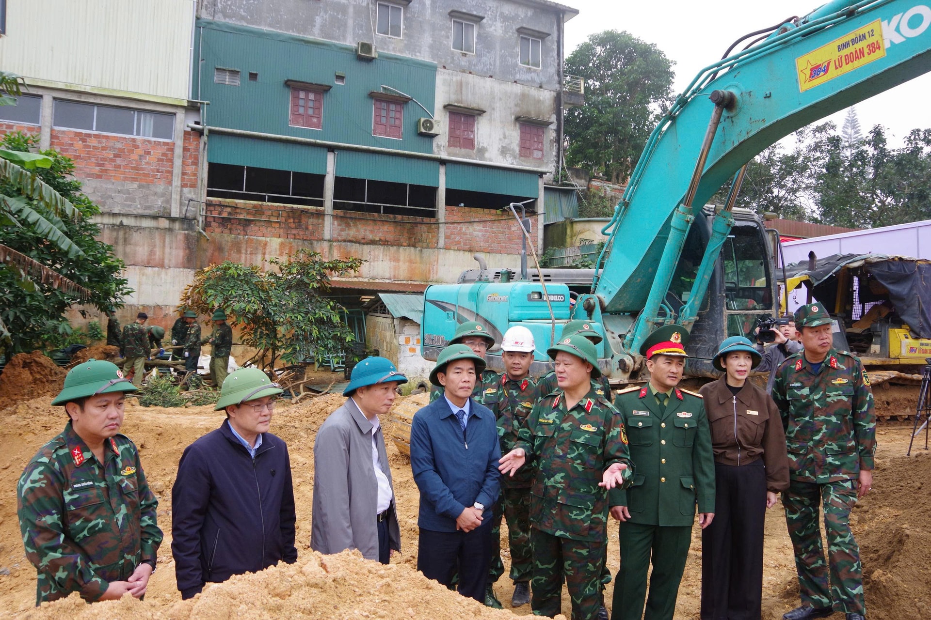 Thần tốc thực hiện 'Chiến dịch Quang Trung' khắc phục sạt lở ở Khe Sanh- Ảnh 2. Thần tốc thực hiện 'Chiến dịch Quang Trung' khắc phục sạt lở ở Khe Sanh- Ảnh 2.