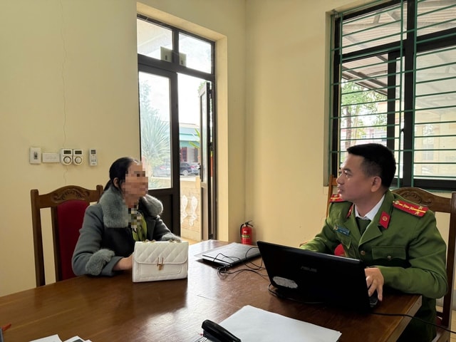 Không thạo 'công nghệ', người phụ nữ được công an cứu khỏi bẫy lừa tinh vi- Ảnh 1. Không thạo 'công nghệ', người phụ nữ được công an cứu khỏi bẫy lừa tinh vi- Ảnh 1.