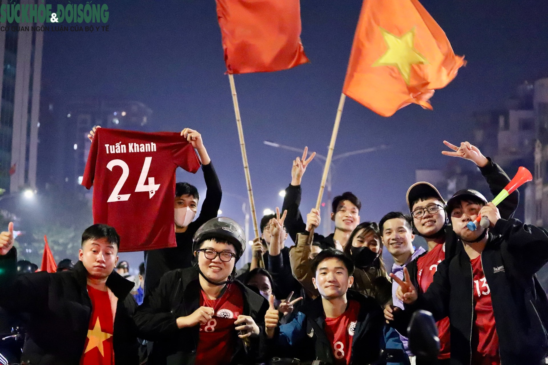 Nhìn lại những hình ảnh đẹp trong đêm người dân Hà Nội mừng tuyển U22 Việt Nam vô địch SEA Games- Ảnh 22.