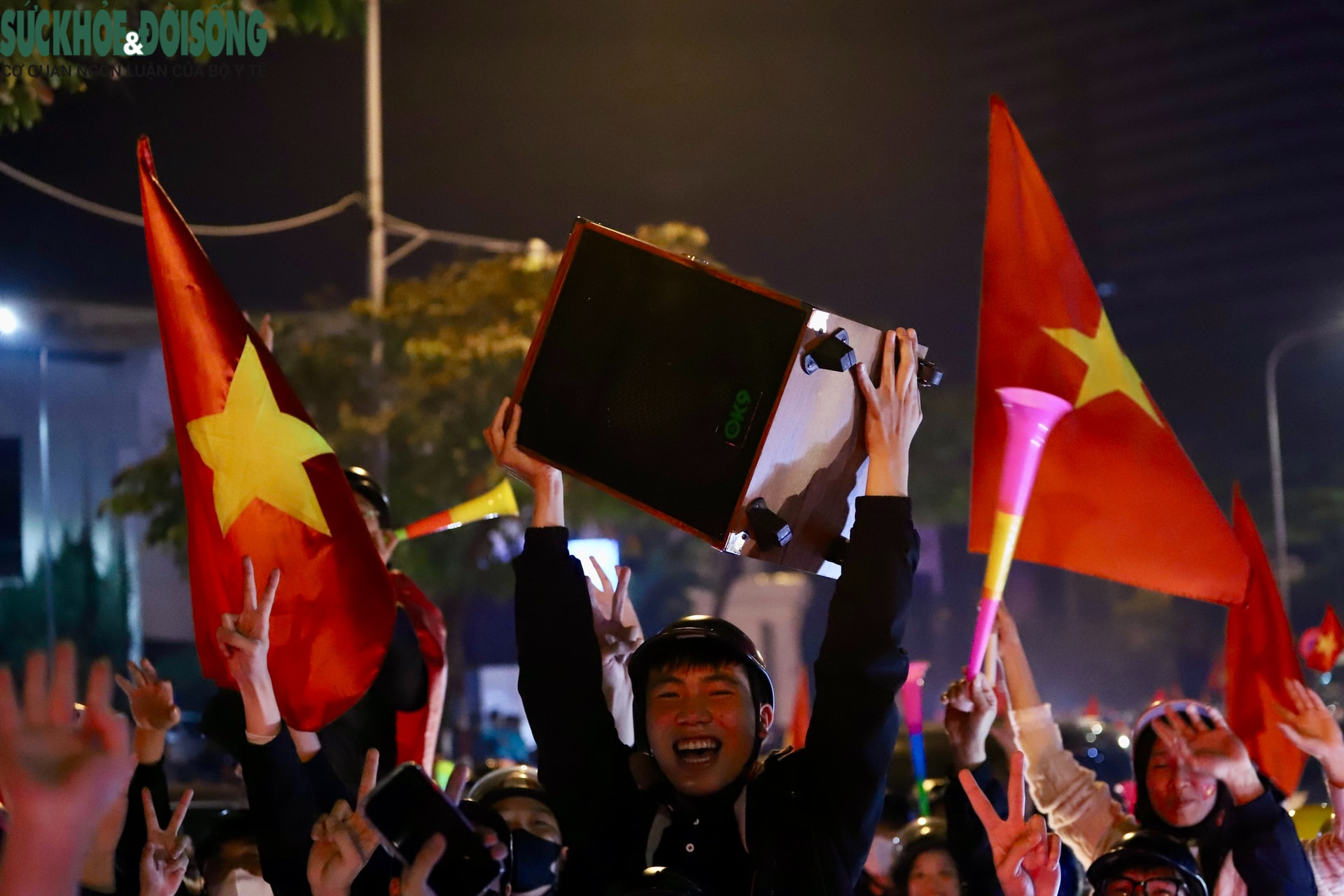 Nhìn lại những hình ảnh đẹp trong đêm người dân Hà Nội mừng tuyển U22 Việt Nam vô địch SEA Games- Ảnh 18.