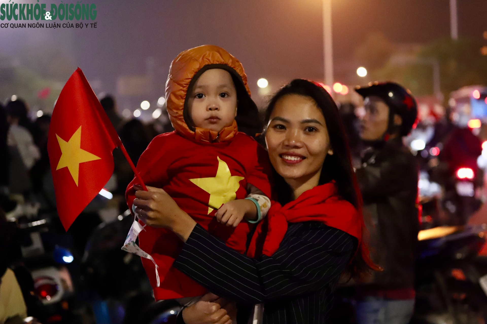 Nhìn lại những hình ảnh đẹp trong đêm người dân Hà Nội mừng tuyển U22 Việt Nam vô địch SEA Games- Ảnh 16.