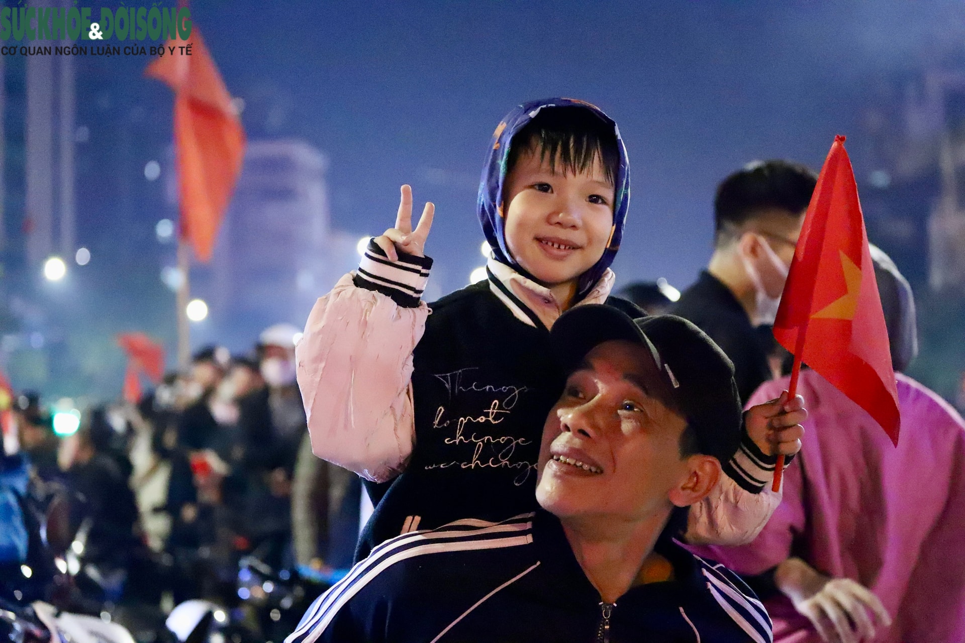 Nhìn lại những hình ảnh đẹp trong đêm người dân Hà Nội mừng tuyển U22 Việt Nam vô địch SEA Games- Ảnh 7.