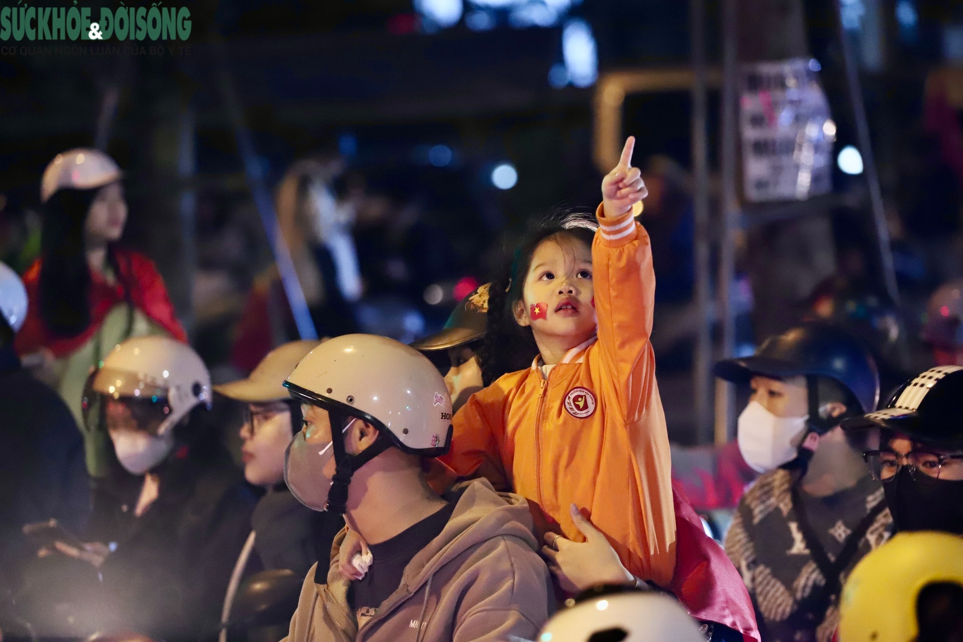 Nhìn lại những hình ảnh đẹp trong đêm người dân Hà Nội mừng tuyển U22 Việt Nam vô địch SEA Games- Ảnh 8.