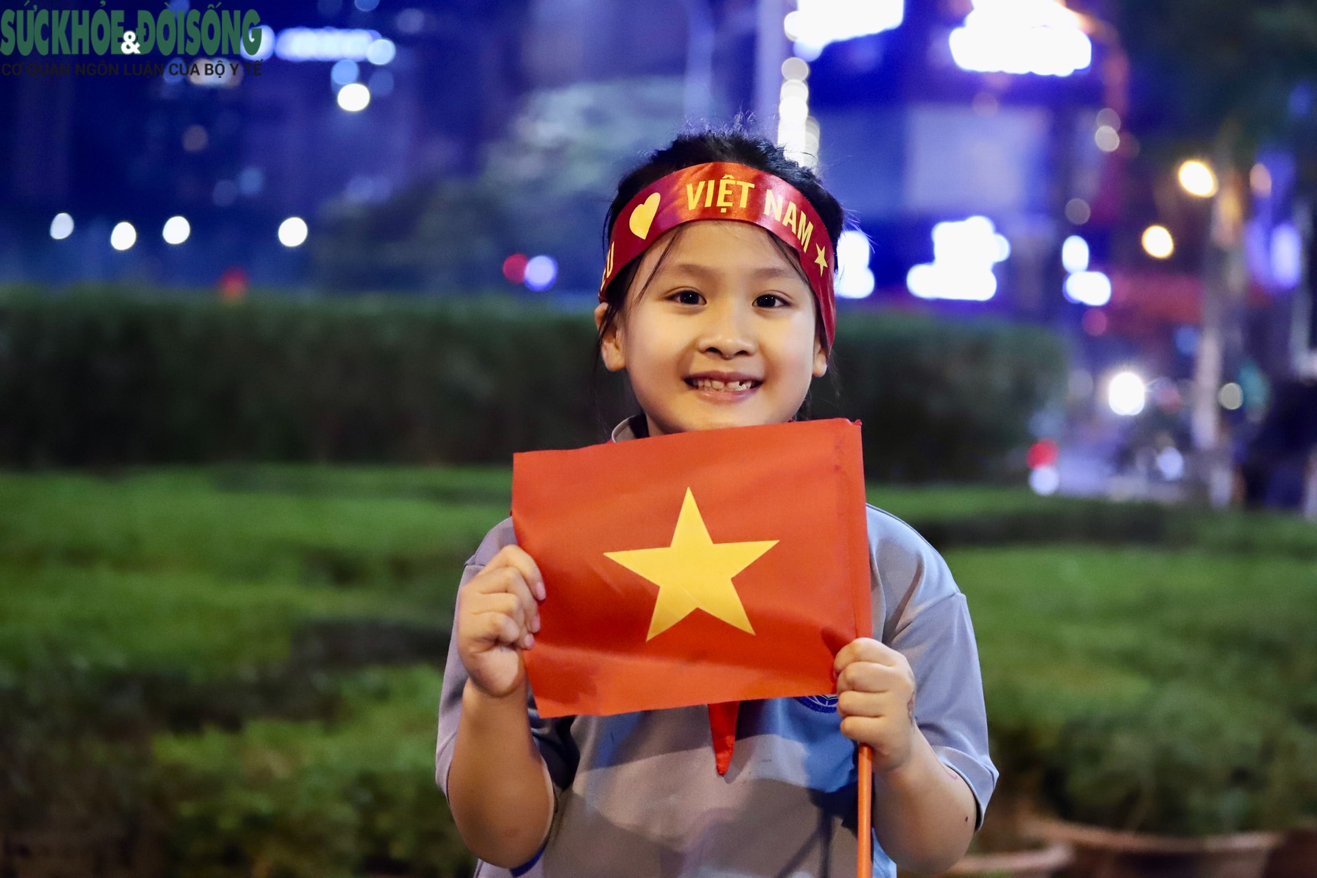 Nhìn lại những hình ảnh đẹp trong đêm người dân Hà Nội mừng tuyển U22 Việt Nam vô địch SEA Games- Ảnh 11.