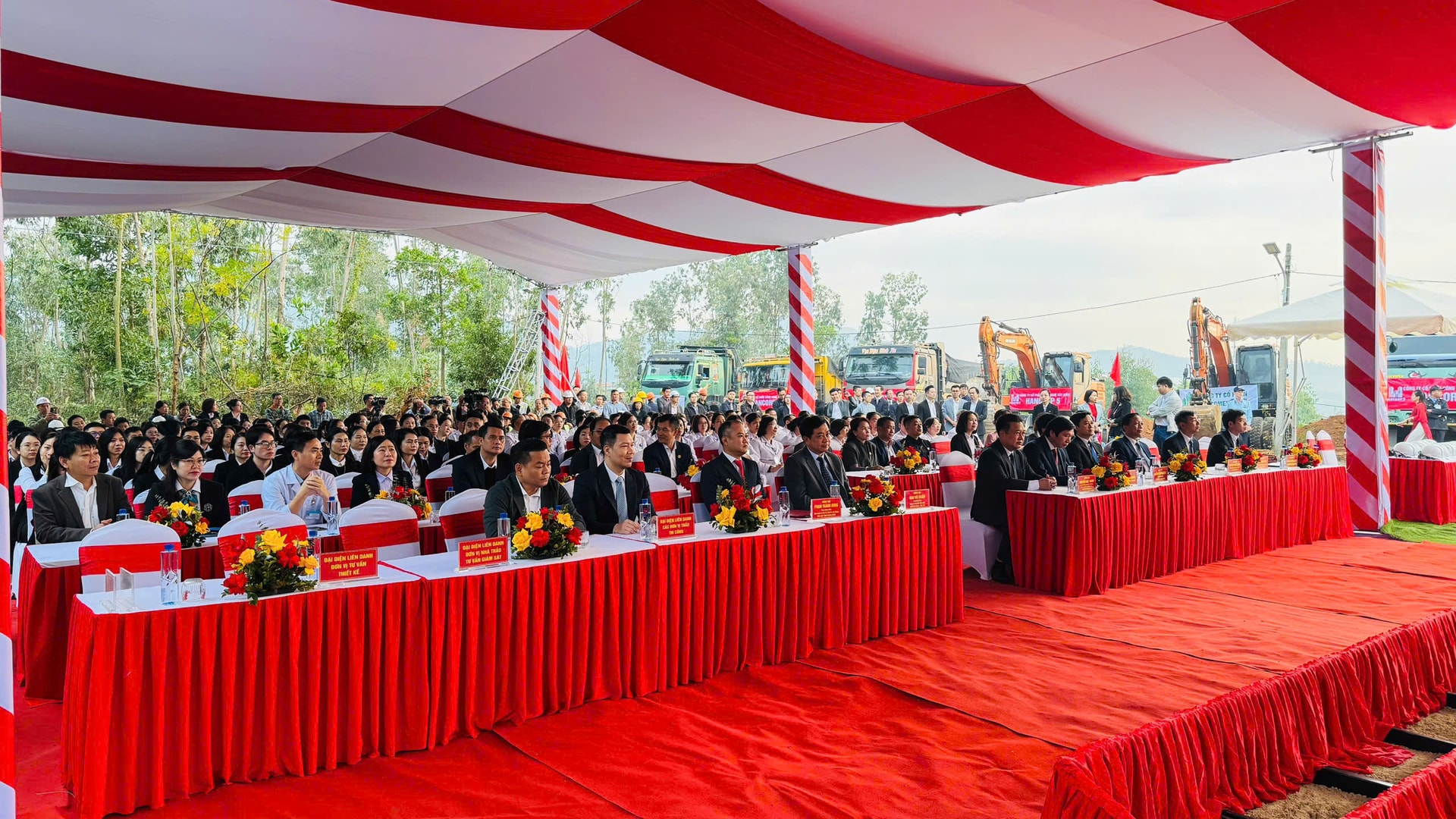 Quảng Ninh đồng loạt khởi công, khánh thành 31 công trình chào mừng Đại hội lần thứ XIV của Đảng- Ảnh 4. Quảng Ninh đồng loạt khởi công, khánh thành 31 công trình chào mừng Đại hội lần thứ XIV của Đảng- Ảnh 4.