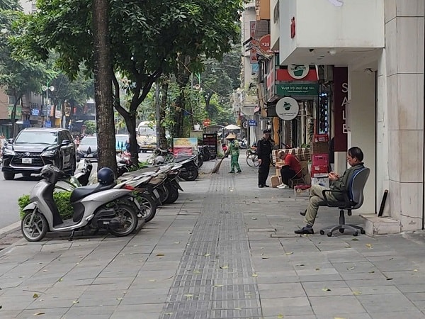 Diện mạo mới của phố phường Thủ đô: Khi vỉa hè thuộc về người đi bộ- Ảnh 3.