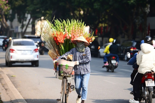 Miền Bắc hửng nắng trước khi đón không khí lạnh dồn dập- Ảnh 1.