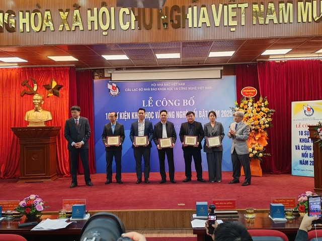 Ca phẫu thuật 'lấy thận ra ngoài sửa chữa rồi ghép lại' là sự kiện khoa học và công nghệ tiêu biểu năm 2025- Ảnh 1.