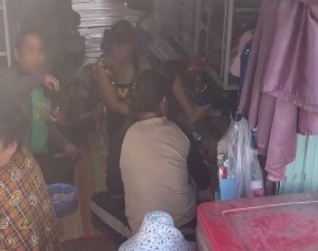 Bắt nhóm phụ nữ đánh bạc trên hồ Thủy điện Trị An- Ảnh 1. Bắt nhóm phụ nữ đánh bạc trên hồ Thủy điện Trị An- Ảnh 1.