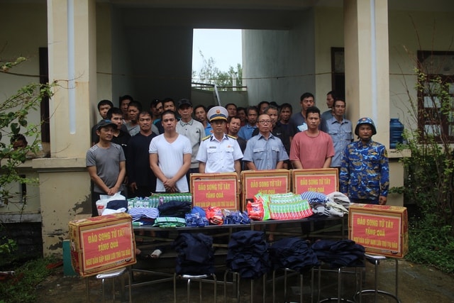 Sức khỏe của các ngư dân trên tàu cá bị cháy ngoài biển hiện ra sao?- Ảnh 3.