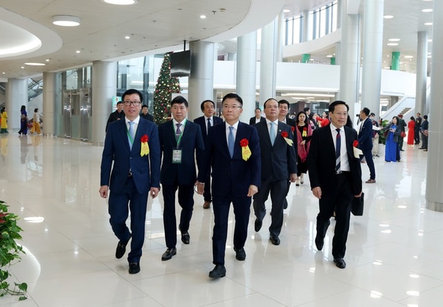 Đồng loạt khánh thành, khởi công 234 công trình hạ tầng trên cả nước, quy mô 3,4 triệu tỷ đồng- Ảnh 7. Đồng loạt khánh thành, khởi công 234 công trình hạ tầng trên cả nước, quy mô 3,4 triệu tỷ đồng- Ảnh 7.