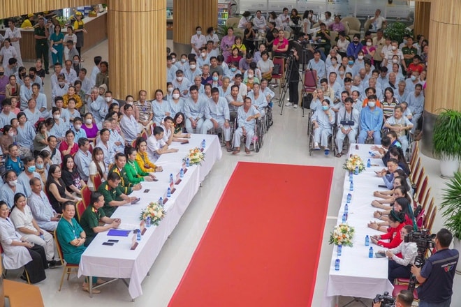 ‘Giai điệu kết nối yêu thương’: Liều thuốc tinh thần cho bệnh nhân tại Bệnh viện Quân y 175- Ảnh 5. ‘Giai điệu kết nối yêu thương’: Liều thuốc tinh thần cho bệnh nhân tại Bệnh viện Quân y 175- Ảnh 5.