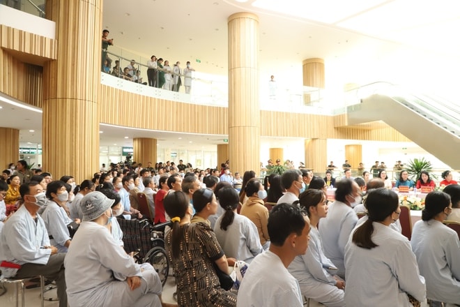 ‘Giai điệu kết nối yêu thương’: Liều thuốc tinh thần cho bệnh nhân tại Bệnh viện Quân y 175- Ảnh 3. ‘Giai điệu kết nối yêu thương’: Liều thuốc tinh thần cho bệnh nhân tại Bệnh viện Quân y 175- Ảnh 3.