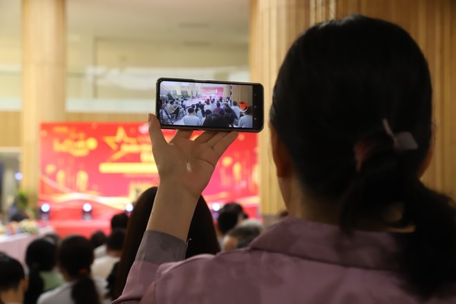 ‘Giai điệu kết nối yêu thương’: Liều thuốc tinh thần cho bệnh nhân tại Bệnh viện Quân y 175- Ảnh 4. ‘Giai điệu kết nối yêu thương’: Liều thuốc tinh thần cho bệnh nhân tại Bệnh viện Quân y 175- Ảnh 4.