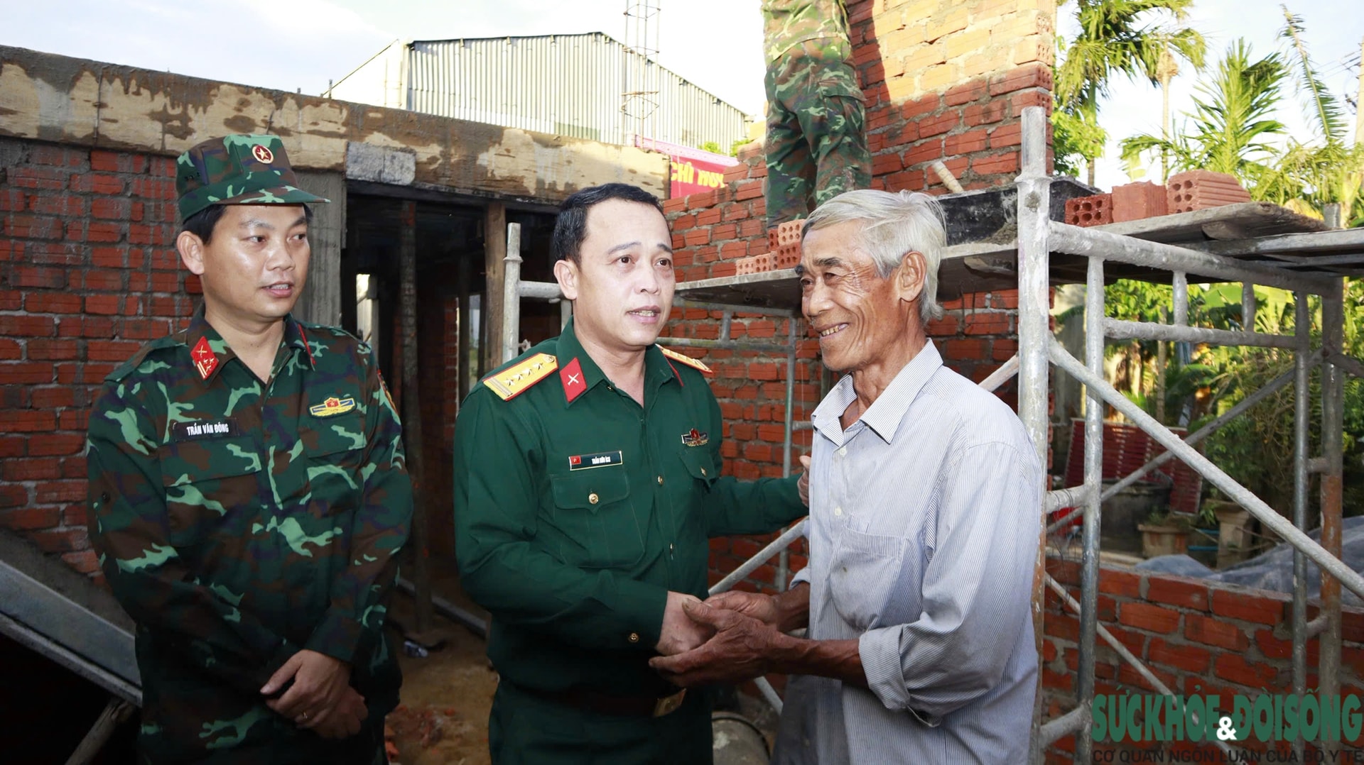 Từ đống hoang tàn sau lũ đến ngôi nhà mới vững chãi tình quân dân- Ảnh 4.