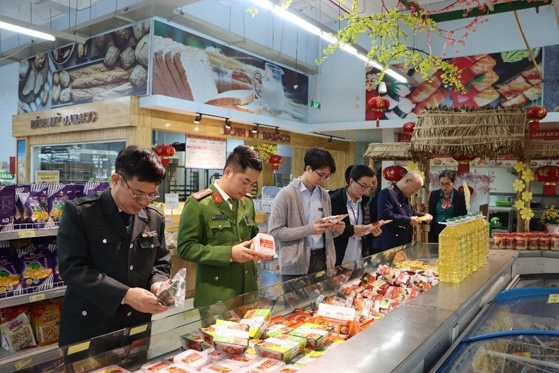 Bộ Y tế: Đẩy mạnh kiểm tra, phối hợp liên ngành xử lý nghiêm vi phạm về an toàn thực phẩm- Ảnh 1.