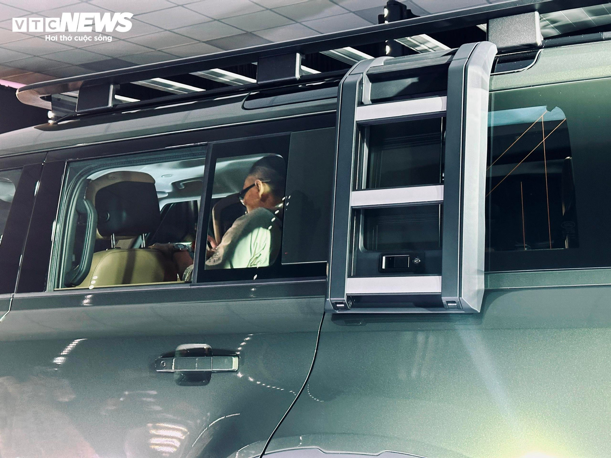 Defender 2026 hơn 5 tỷ đồng: Nâng cấp sang trọng, off-road thông minh hơn - 6