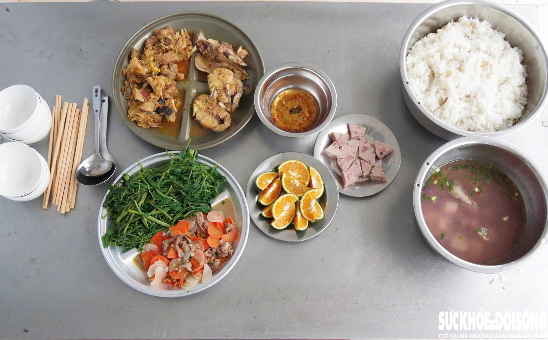 Những người tiếp sức thầm lặng phía sau những mái nhà đang hồi sinh- Ảnh 9. Những người tiếp sức thầm lặng phía sau những mái nhà đang hồi sinh- Ảnh 9.