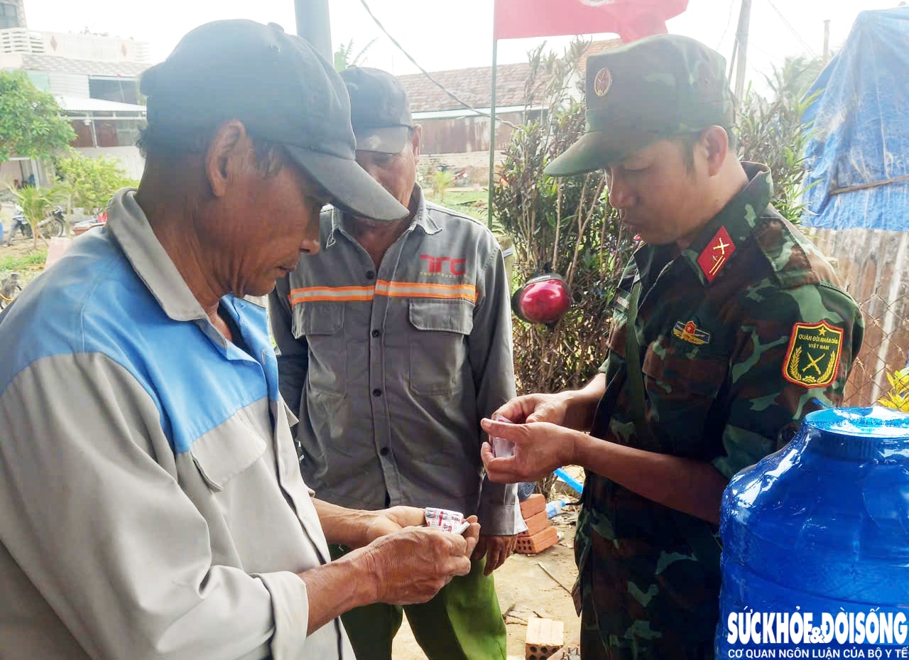 Những người tiếp sức thầm lặng phía sau những mái nhà đang hồi sinh- Ảnh 13. Những người tiếp sức thầm lặng phía sau những mái nhà đang hồi sinh- Ảnh 13.