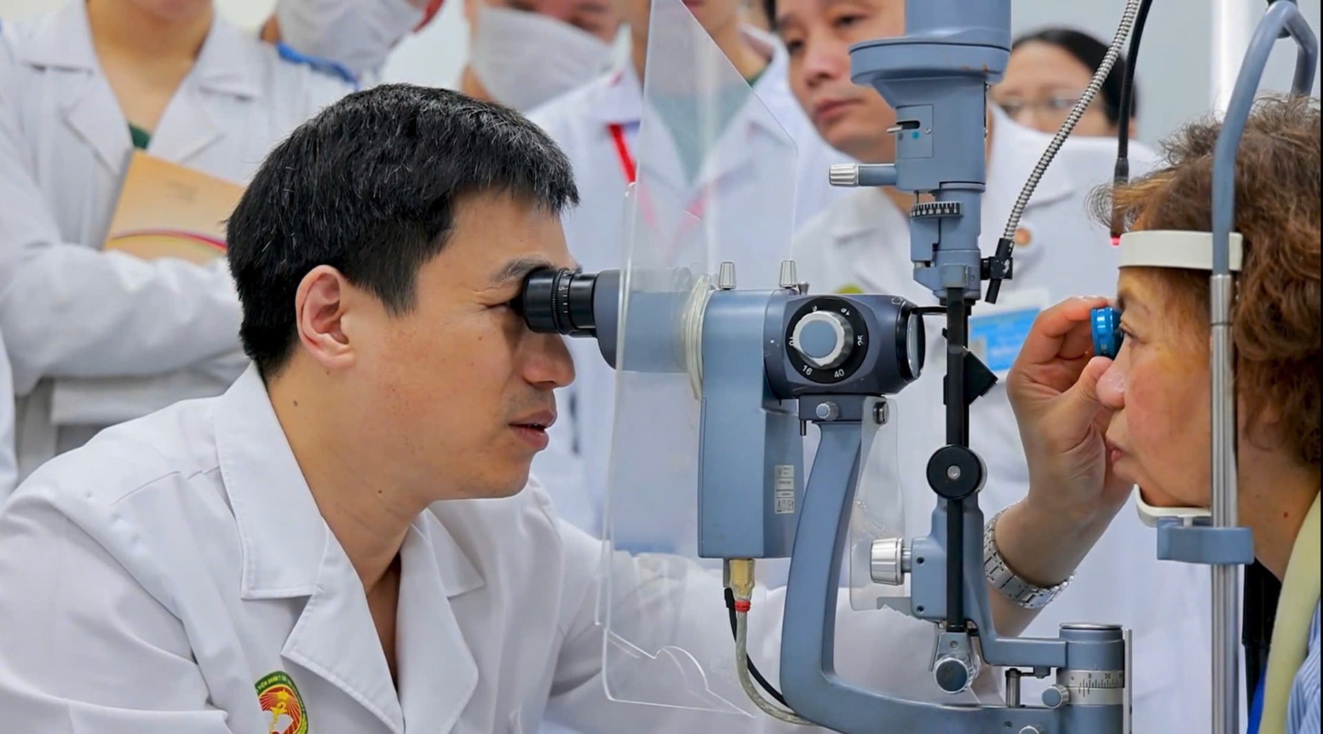 Đại tá, PGS.TS Nguyễn Đình Ngân: Tầm soát nhãn khoa từ cộng đồng - 'Phòng tuyến' đầu tiên chống mù lòa- Ảnh 2.