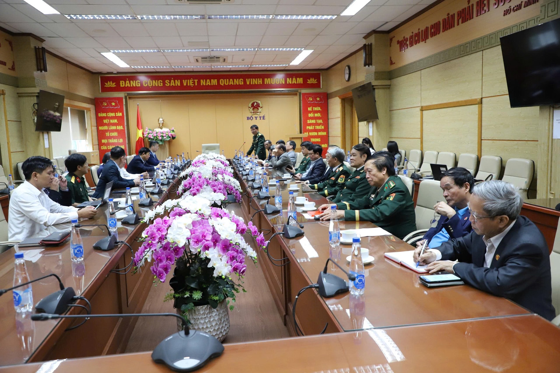 Hội Quân dân y Việt Nam là cánh tay nối dài của Bộ Y tế trong chăm sóc, bảo vệ và nâng cao sức khỏe nhân dân- Ảnh 1.