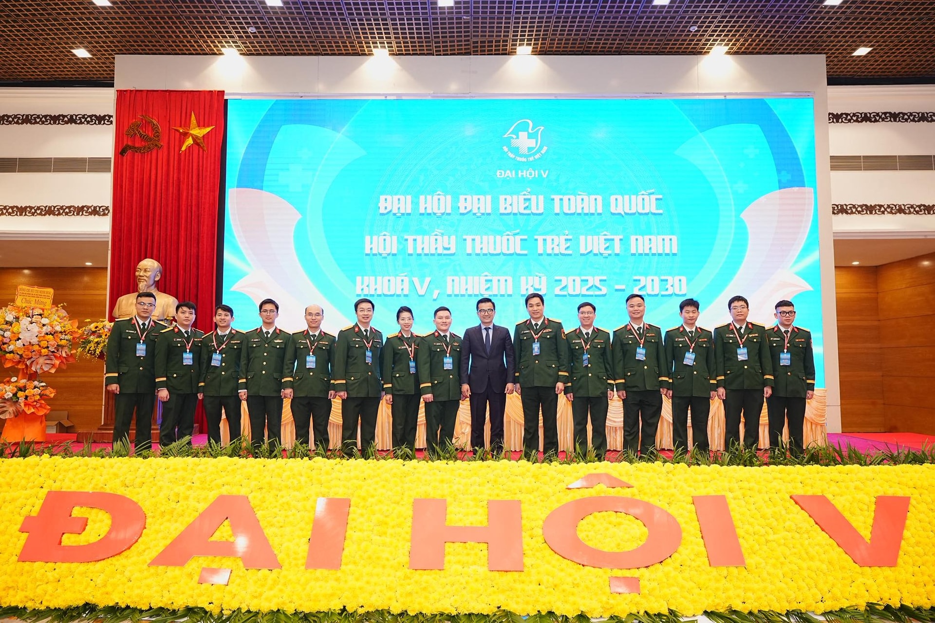 Đại tá, PGS.TS Nguyễn Đình Ngân: Tầm soát nhãn khoa từ cộng đồng - 'Phòng tuyến' đầu tiên chống mù lòa- Ảnh 4.