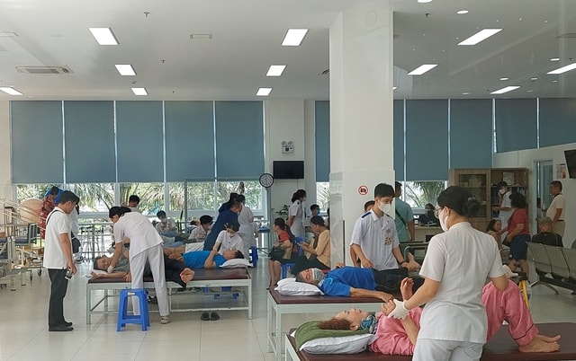 Phục hồi chức năng – 'chìa khóa' nâng cao chất lượng sống cho người cao tuổi- Ảnh 3. Phục hồi chức năng – 'chìa khóa' nâng cao chất lượng sống cho người cao tuổi- Ảnh 3.