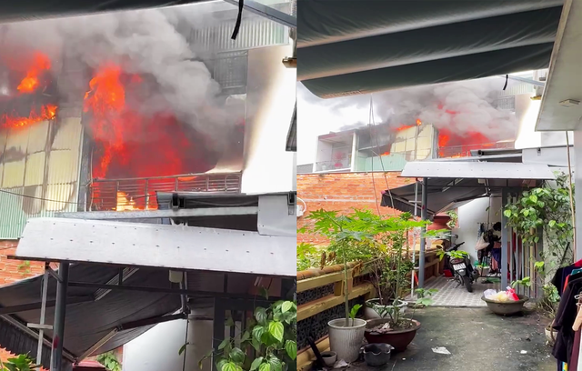 Ngôi nhà 4 tầng bốc cháy dữ dội giữa khu dân cư Đà Nẵng- Ảnh 1.