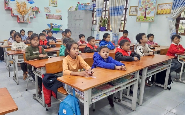 Vụ 40 học sinh nhập viện: Quảng Trị bố trí ăn, ở cho học sinh sau khi xử lý cán bộ liên quan- Ảnh 2. Vụ 40 học sinh nhập viện: Quảng Trị bố trí ăn, ở cho học sinh sau khi xử lý cán bộ liên quan- Ảnh 2.