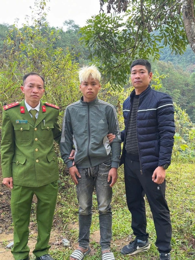 Xe máy để ven đường, thanh niên đi qua 'tiện tay' lấy trộm- Ảnh 1.