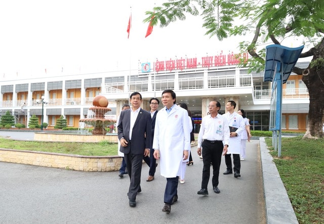 Quyết liệt xây dựng môi trường bệnh viện không khói thuốc- Ảnh 2. Quyết liệt xây dựng môi trường bệnh viện không khói thuốc- Ảnh 2.