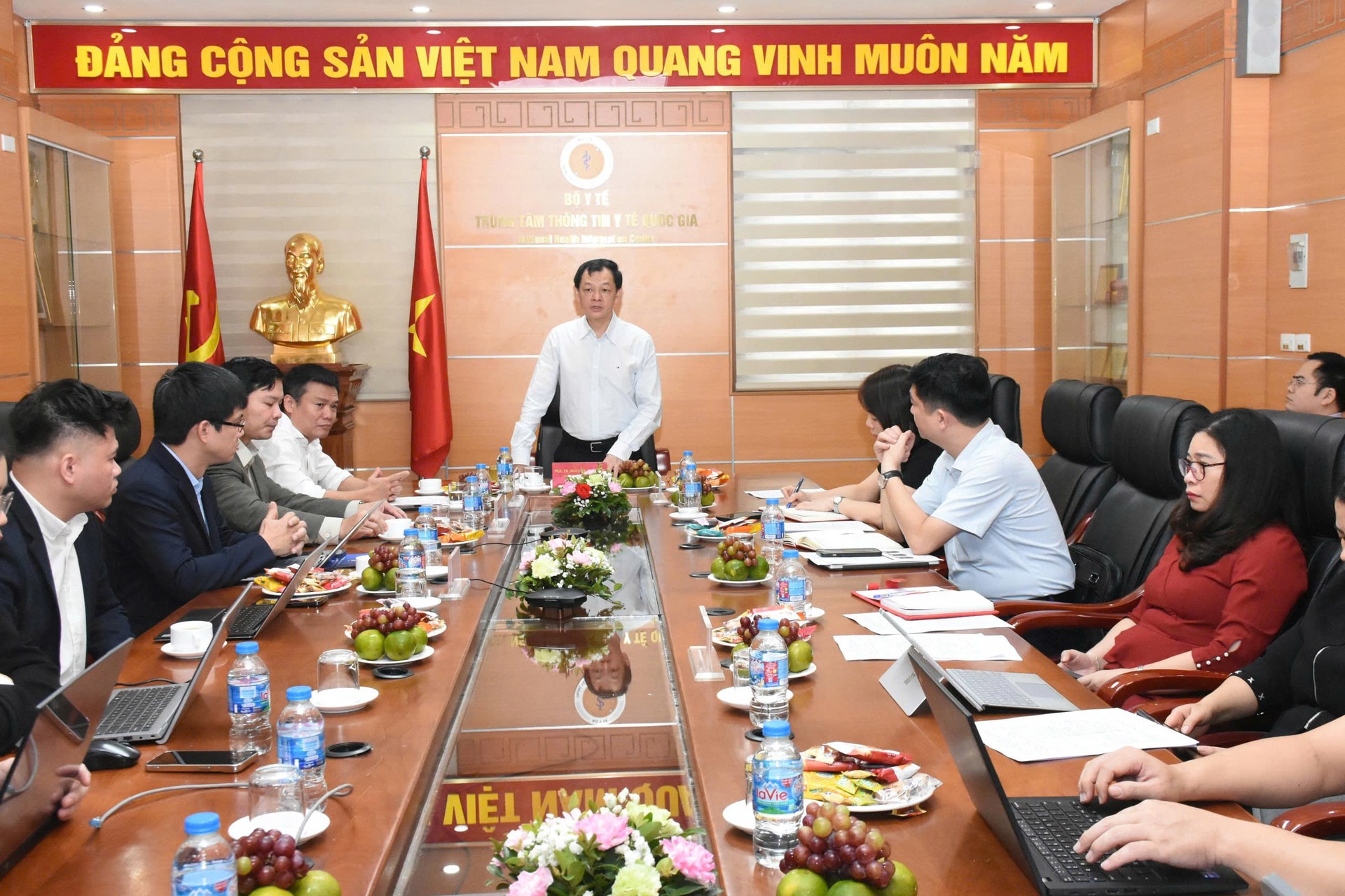 Đẩy mạnh chuẩn hoá, thống nhất giải quyết thủ tục hành chính lĩnh vực y tế theo mô hình tập trung- Ảnh 1. Đẩy mạnh chuẩn hoá, thống nhất giải quyết thủ tục hành chính lĩnh vực y tế theo mô hình tập trung- Ảnh 1.