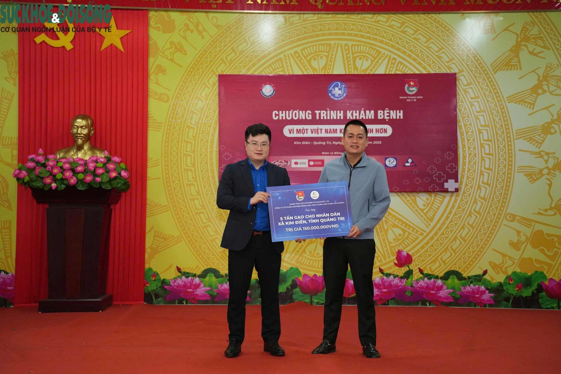 Đoàn Thanh niên Bộ Y tế khám, tư vấn sức khỏe miễn phí cho người dân Kim Điền, Quảng Trị sau lũ- Ảnh 3. Đoàn Thanh niên Bộ Y tế khám, tư vấn sức khỏe miễn phí cho người dân Kim Điền, Quảng Trị sau lũ- Ảnh 3.