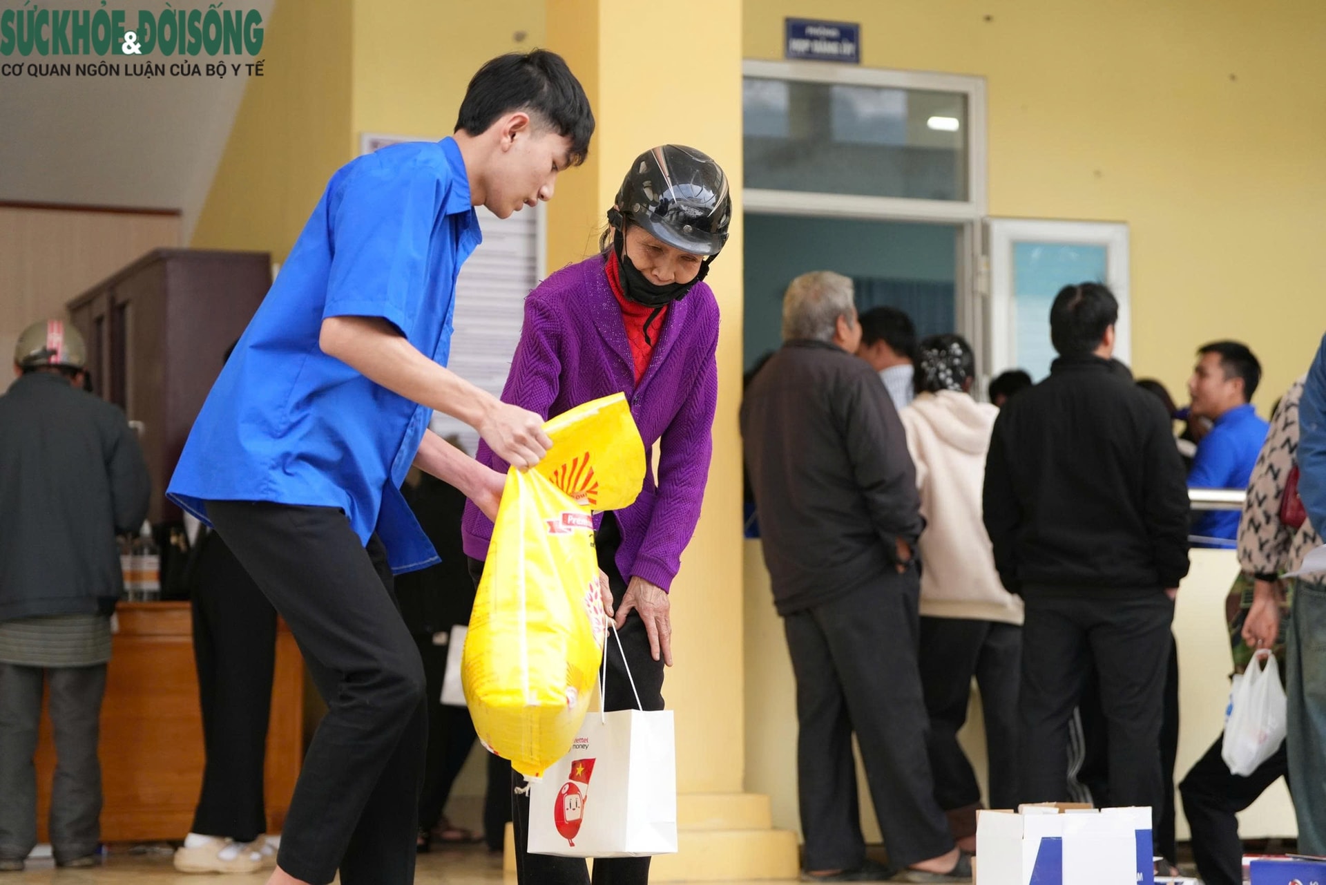 Đoàn Thanh niên Bộ Y tế khám, tư vấn sức khỏe miễn phí cho người dân Kim Điền, Quảng Trị sau lũ- Ảnh 7. Đoàn Thanh niên Bộ Y tế khám, tư vấn sức khỏe miễn phí cho người dân Kim Điền, Quảng Trị sau lũ- Ảnh 7.