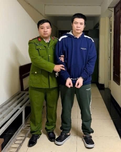 Bắt cựu cán bộ ngân hàng lừa đảo sau nhiều năm trốn ở nước ngoài- Ảnh 1.