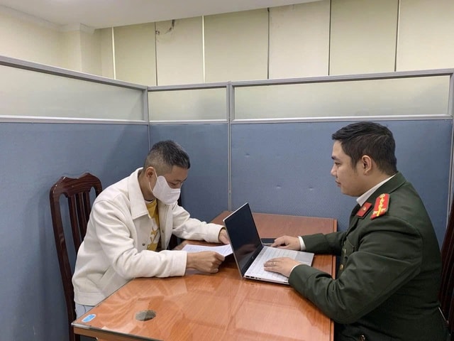 Dùng AI dựng án mạng giả để 'câu view', quản trị kênh Tuổi Già Audio bị xử phạt- Ảnh 1.