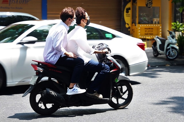 Làm gì để ngăn học sinh vi phạm giao thông?- Ảnh 1.