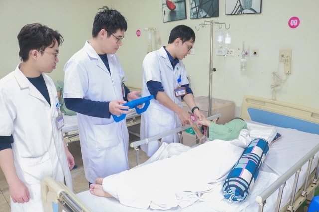 Đau đầu kéo dài, người phụ nữ dần yếu tay chân, bác sĩ phát hiện mắc bệnh hiếm- Ảnh 1.