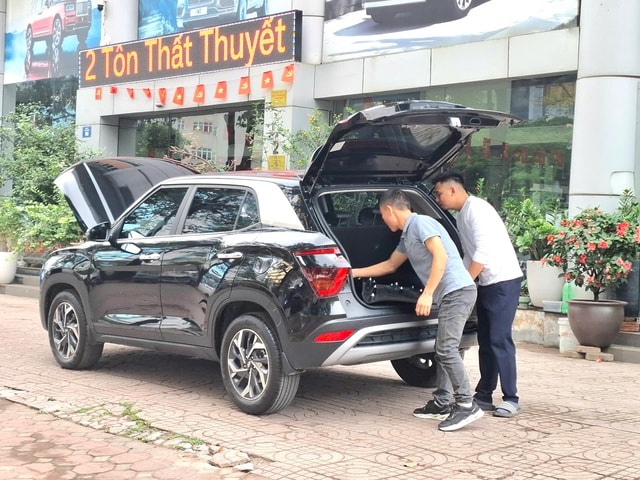 Đề xuất giảm 6 triệu tiền phí cấp biển ô tô: Người mua mừng, người bán đợi- Ảnh 2. Đề xuất giảm 6 triệu tiền phí cấp biển ô tô: Người mua mừng, người bán đợi- Ảnh 2.