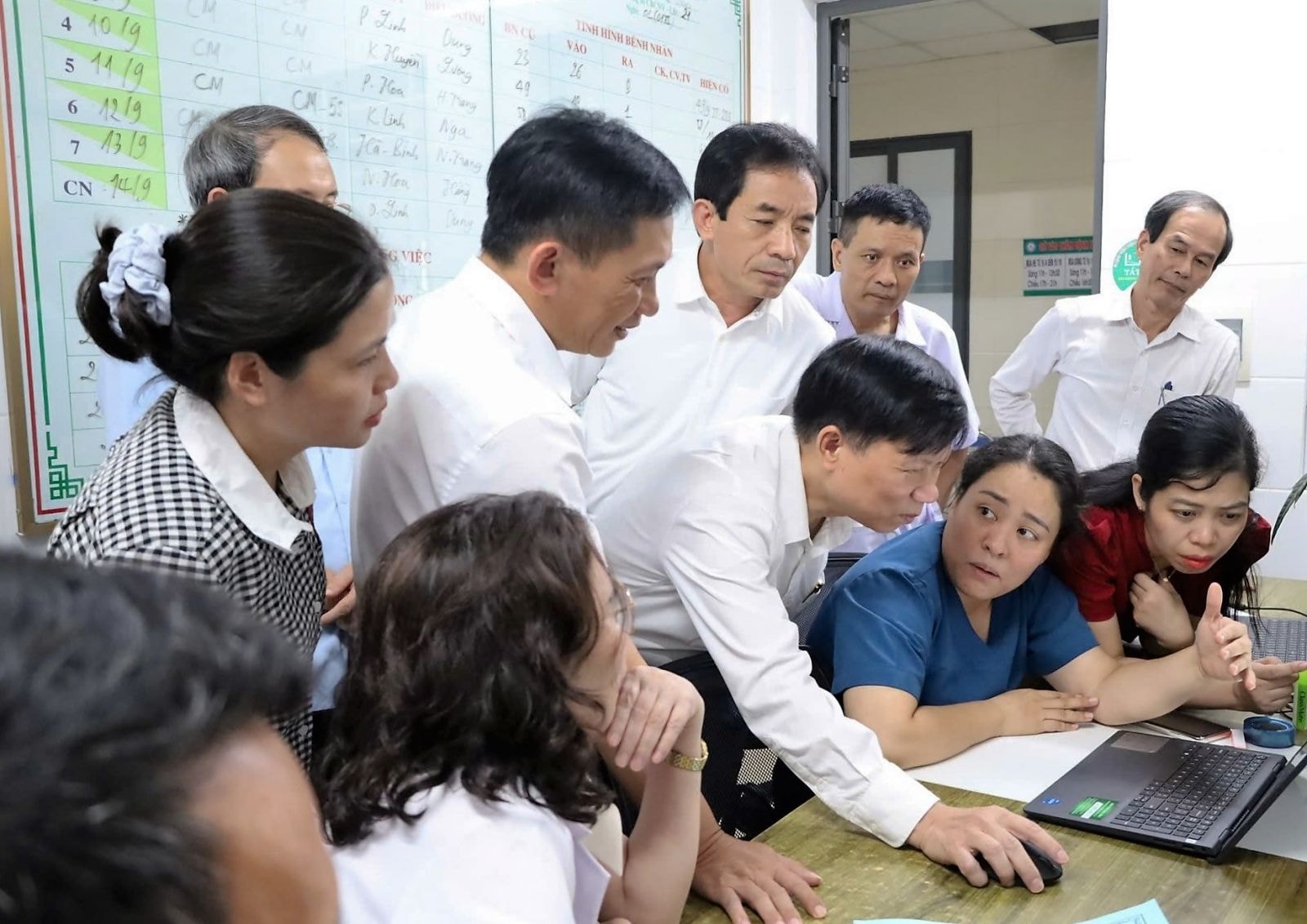 Cơ sở y tế Hà Tĩnh 'ghi điểm' từ đổi mới tinh thần phục vụ- Ảnh 3.