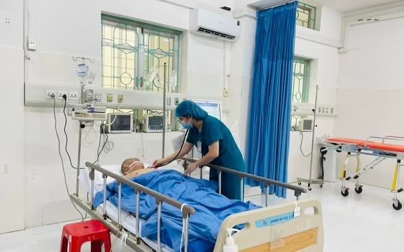 Nhập viện cấp cứu sau 1 giờ ăn củ ấu tàu- Ảnh 2.