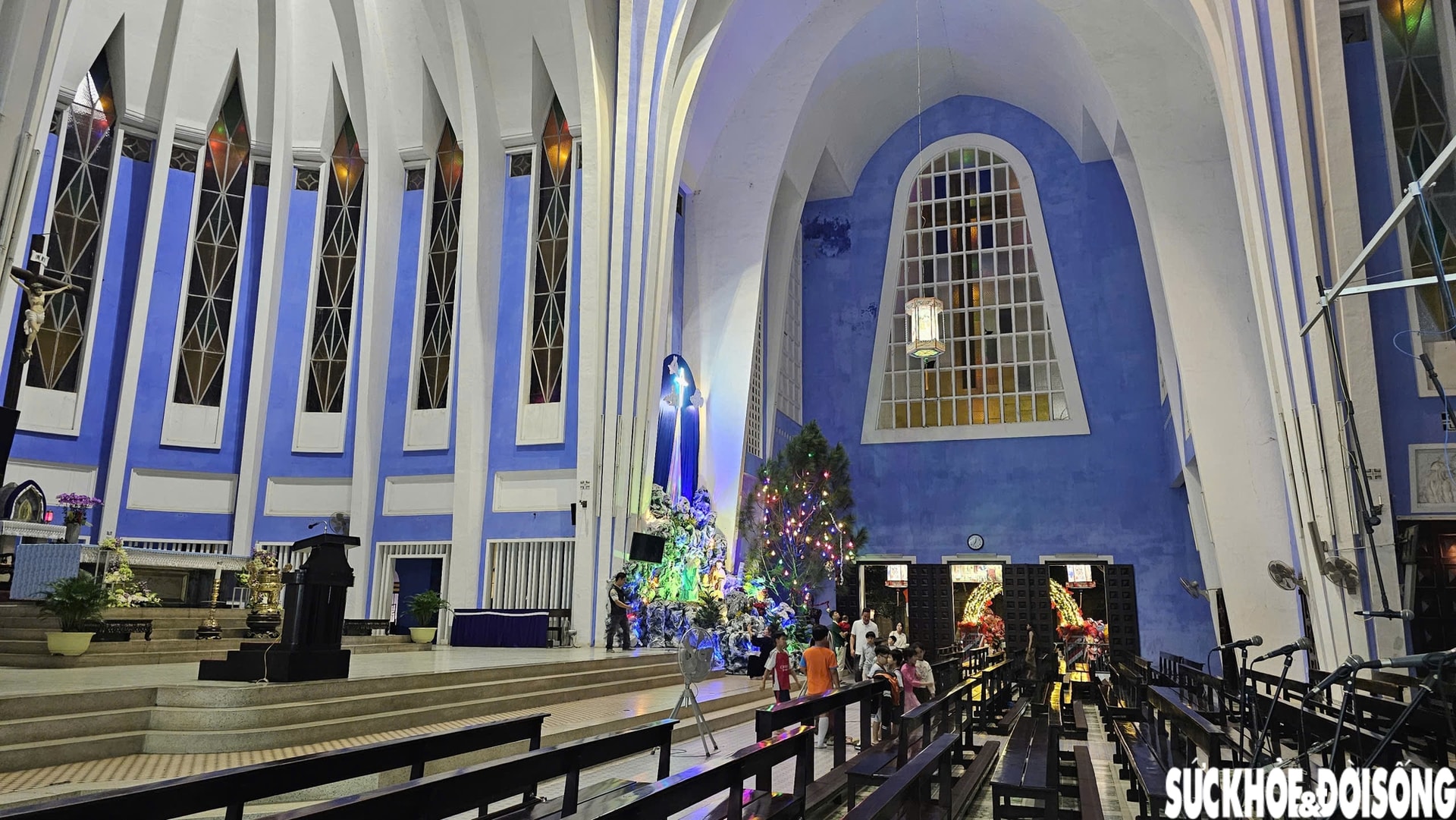 Ngắm nhà thờ lớn ở Huế rực sáng trong ánh đèn dịp Giáng sinh- Ảnh 6.
